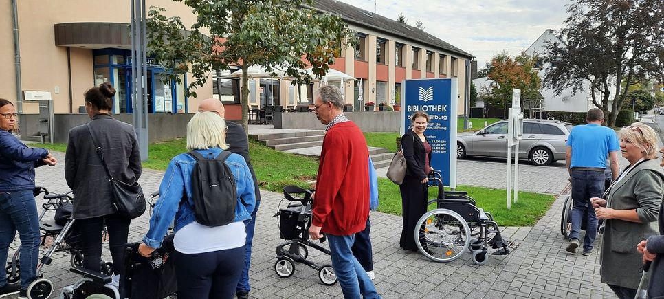 Check der Barrierefreiheit in der Stadtbibliothek Bitburg.