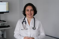 Dr. med. Enise Lauterbach ist Ärztin und Gründerin der LEMOA medical. Die Internistin und Kardiologin gründete im Frühjahr 2020 ein Health-Tech Startup.