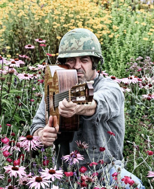 Götz Wiedmann gibt ein Konzert auf der Burg Freudenburg. Foto: FF