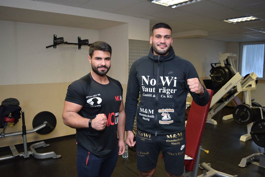 Mohamed Abdallah (re.) und Personal-Trainer Aykut Er trainieren mehrmals in der Woche gemeinsam. Foto: Scholl