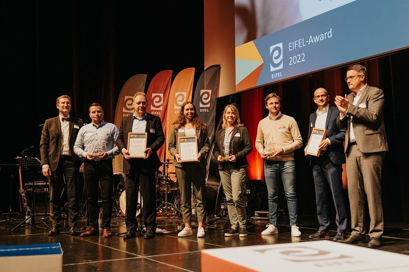 Die drei Preisträger-Unternehmen aus dem Altkreis Monschau bei der Verleihung des EIFEL Awards durch Vertreter des Präsidiums der Zukunftsinitiative Eifel.