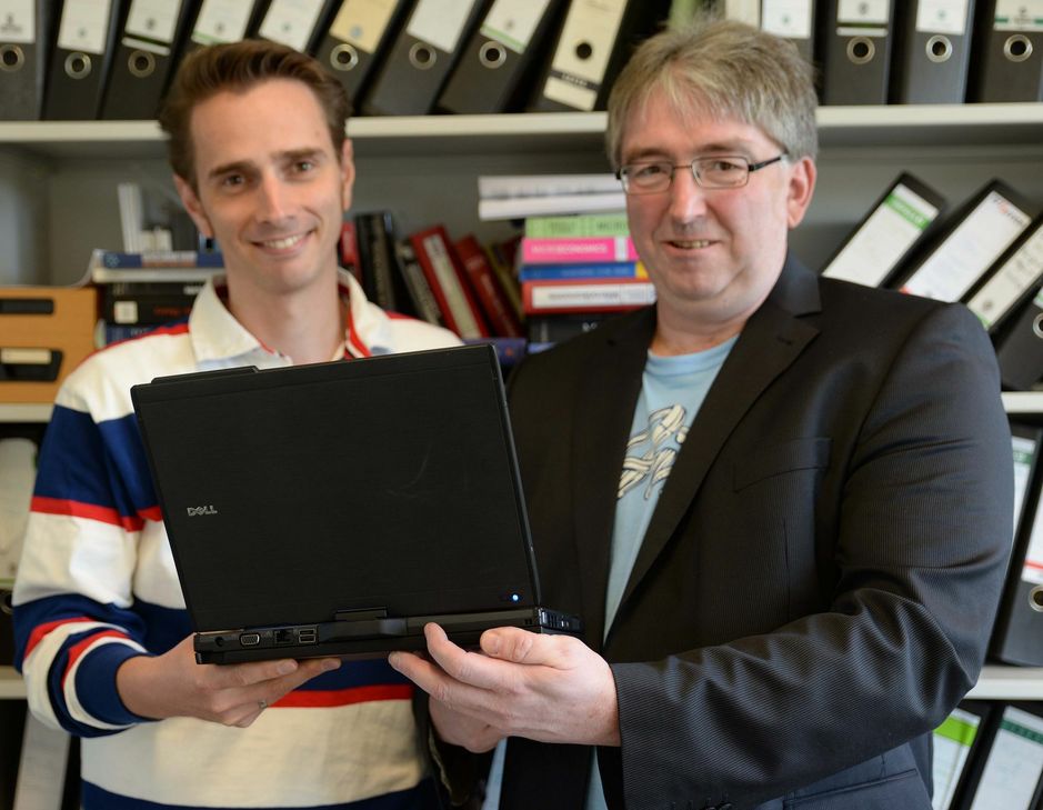 Junior-Professor Matthias Neuenkirch (links) und Professor Uwe Jirjahn gehören zu den for-schungsstärksten Wissenschaftlern im deutschsprachigen Raum. Foto: Uni Trier