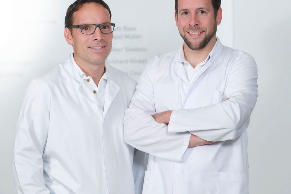Dr. med. Sebastian Fritz und Dr. med. Thomas Kreitz referieren über Hüft- und Kniegelenksverschleiß, ihre Folgen und vorbeugende Maßnahmen.