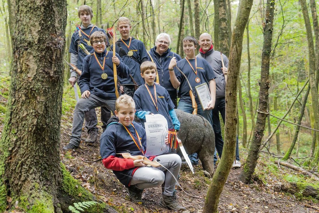 Mit fünf Titeln kehrten die erfolgreichen Eifeler Bogenschützen heim.  Foto: Stephanie Milinski