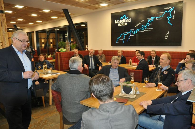 Jürgen Wirtz konnte zum ersten Unternehmerstammtisch des WirtschaftsForums (WiFo) Cochem-Zell rund 30 Kolleginnen und Kollegen begrüßen.