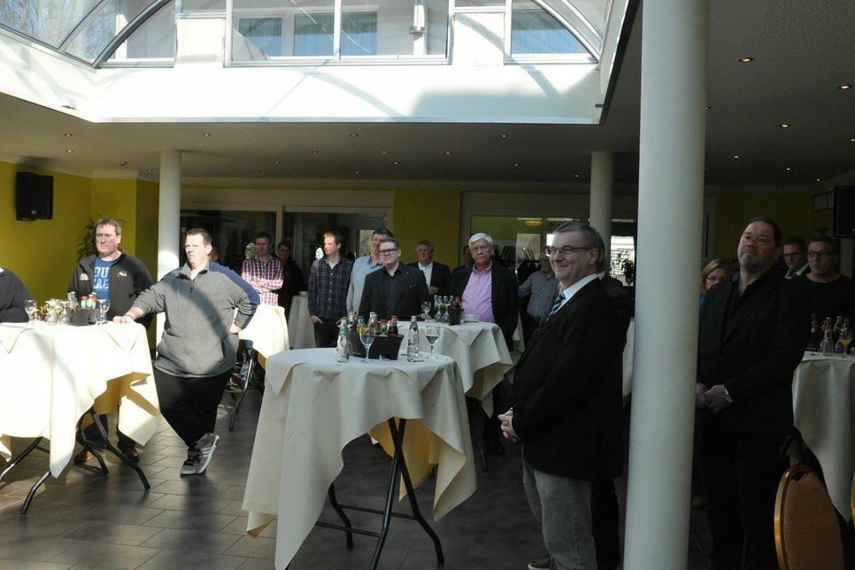 Unter den Gästen der Präsentation war auch Dr. Alexander Saftig (2. v. r.), Landrat Mayen-Koblenz, und "Moselstern"-Chef Helmut Dehren (rechts).
