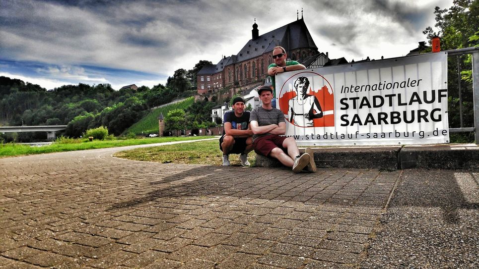 Das Organisationsteam mit Holger Bach, Thomas Müller (v.l.n.r. sitzend) und Fabian Herber. Foto: Holger Bach