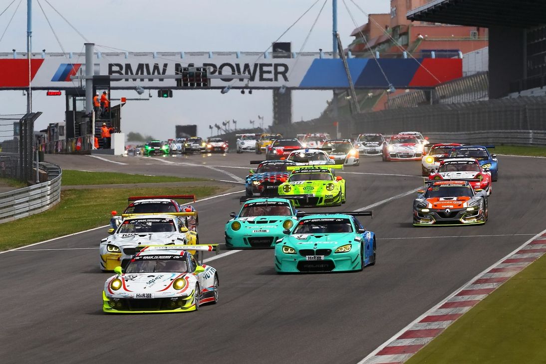 Start des 4. VLN-Laufs. Foto: H. Elis/RACEPIX.eu