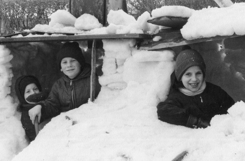Kinder aus Rollesbroich stehen im Blickpunkt der Ausstellung historischer Fotos, die der Verein für Heimatgeschichte Rollesbroich am Wochenende im Pfarrheim zeigt.