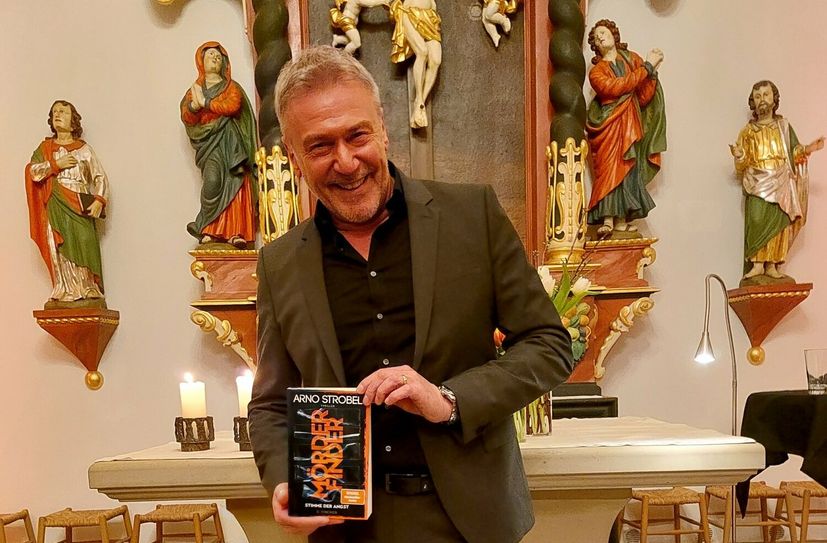 Arno Strobel mit seinem neuen Thriller „Mörderfinder - Stimme der Angst“.