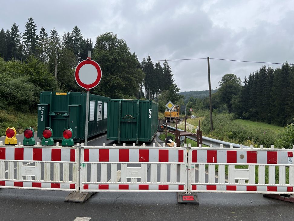 Die B 258 bleibt zwischen Blankenheim und dem Abzweig Reetz weiterhin gesperrt.