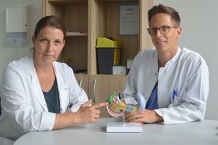 Im Pankreaszentrum arbeiten Ärzte verschiedener Fachrichtungen wie Gastroenterologie, Chirurgie, Onkologie, Radiologie und Pathologie eng zusammenarbeiten, um individuelle Behandlungspläne zu erstellen.
