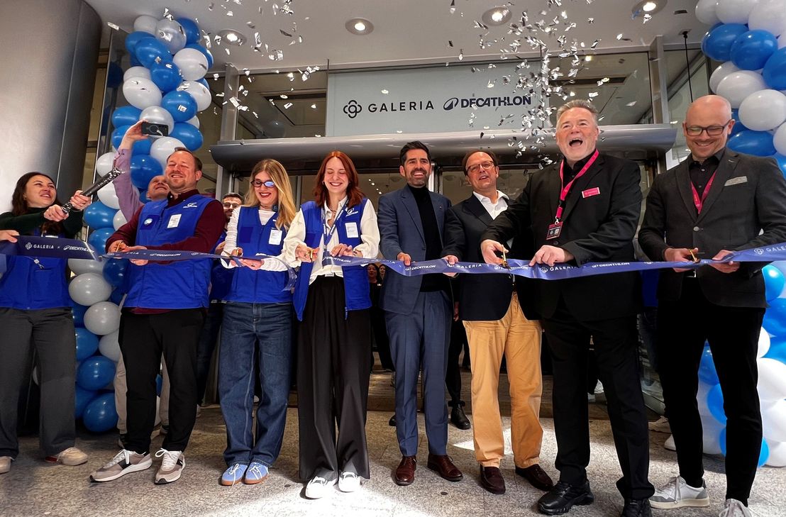 Bandschnitt mit Konfettiregen: Galeria Trier und Decathlon feierten heute unter anderem mit Bildungsminister Sven Teuber und Innenstadtdezernent Ralf Britten gemeinsam ihre Neueröffnung in der Simeonstraße