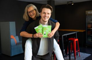 Dagmar Gerigk und John Henry Mee gehen dem Generationenkonflikt auf die Spur. Jeder trage zu Konflikten bei und könne die Gegensätze meistern.