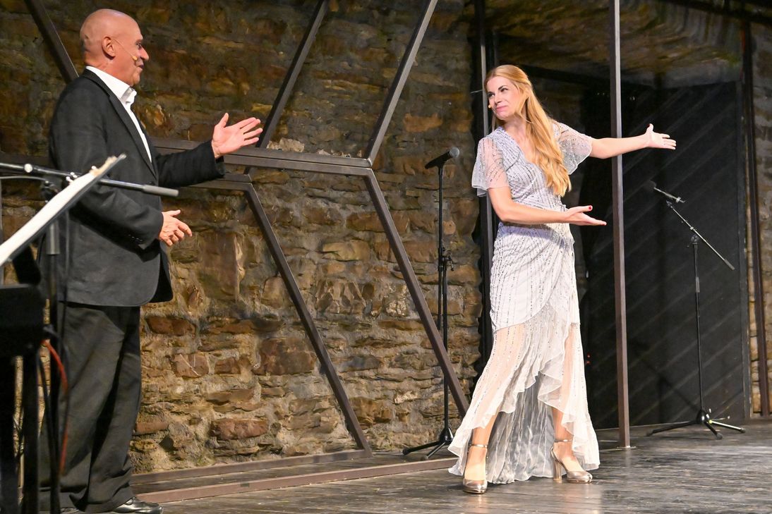 Michael Ophelders und Rosaly Oberste-Beulmann.