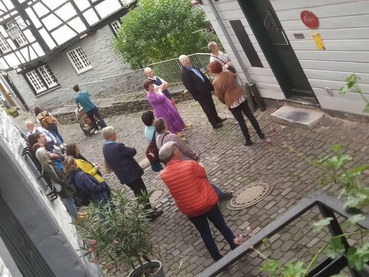 Besucher beim Tag des offenen Denkmals in der Monschauer Altstadt.