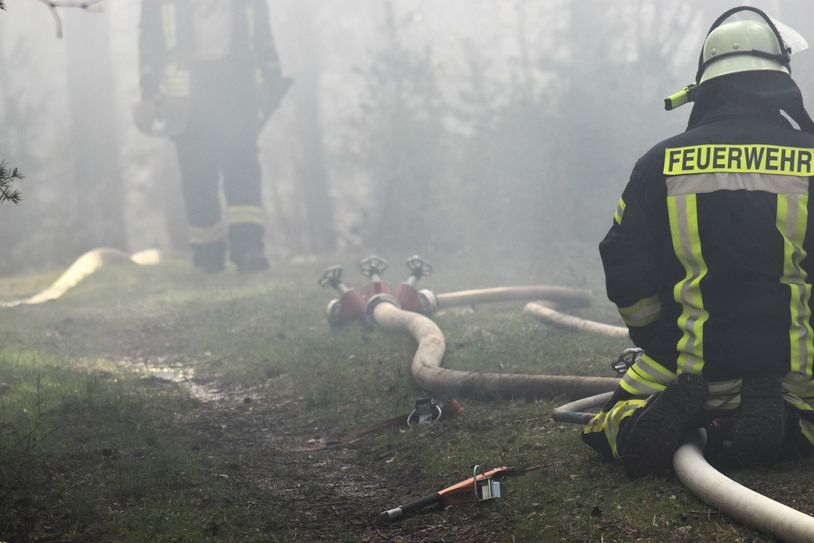 Sonderfahrzeuge sicherten die Wasserversorgung vor Ort. Foto: Christian Blumenthal/Feuerwehr Heimbach