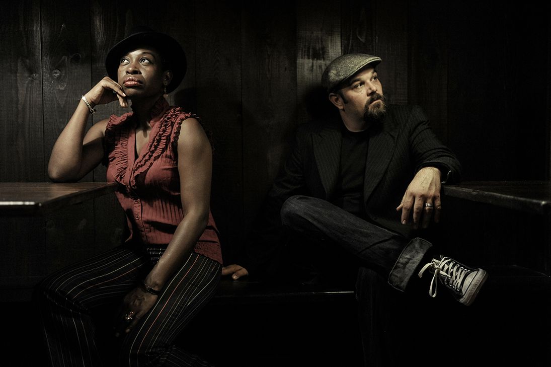 Bruce James und Bella Black