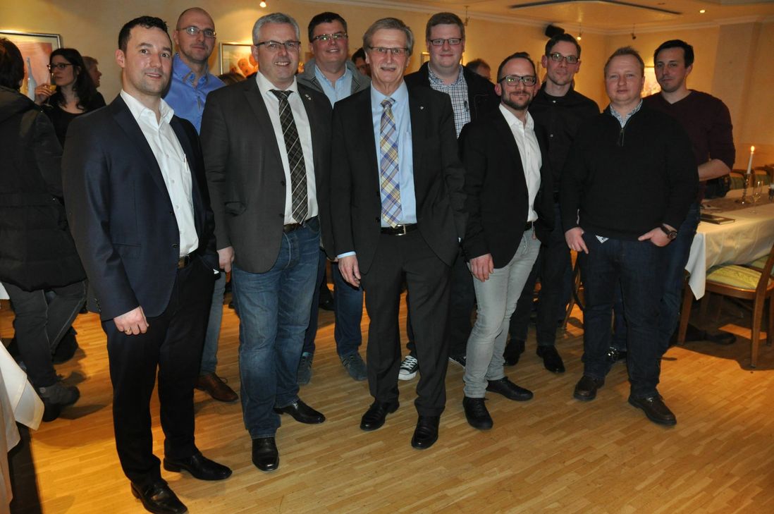 Vorstand und Jungunternehmer der ARGE Kaisersescher Gewerbetreibender - zusammen mit VG-Bürgermeister Albert Jung (3. v. l.) - wollen den Wirtschaftsstandort in und um die Eifelstadt weiter stärken.