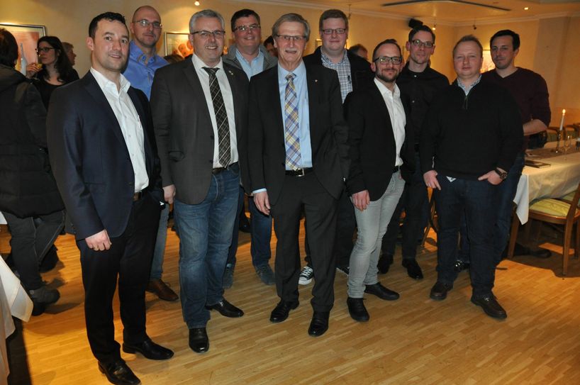 Vorstand und Jungunternehmer der ARGE Kaisersescher Gewerbetreibender - zusammen mit VG-Bürgermeister Albert Jung (3. v. l.) - wollen den Wirtschaftsstandort in und um die Eifelstadt weiter stärken.