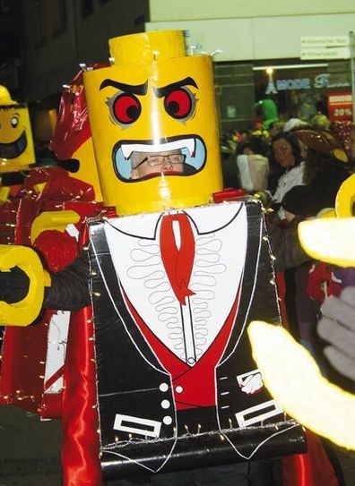Lego-Vampire in Boppard? Wer oder was die Jecken und Narren am Sonntagabend in Boppard erwartet, ist nicht bekannt. (Foto: KG Baudobriga)