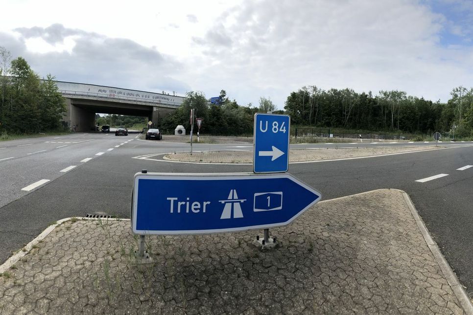 An der Auffahrt zur A1 Richtung Trier wird in den nächsten Monaten ein Kreisverkehr entstehen. mn-Foto