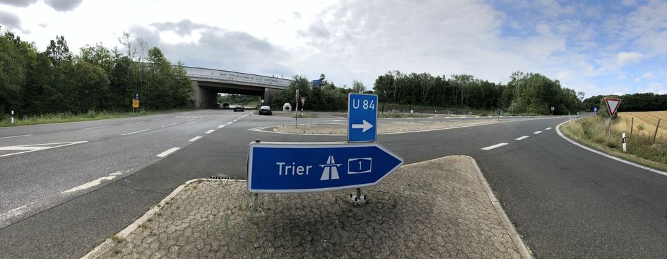 An der Auffahrt zur A1 Richtung Trier wird in den nächsten Monaten ein Kreisverkehr entstehen. mn-Foto