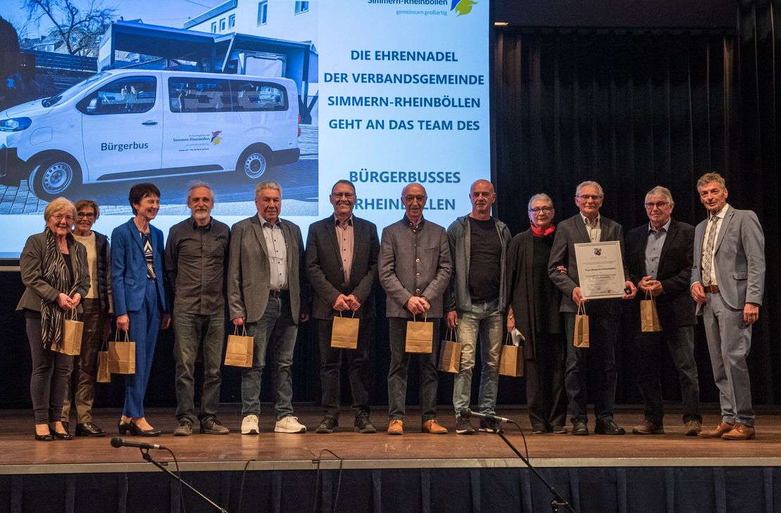 Geehrt wurden das Team des Team des Bürgerbusses Rheinböllen...