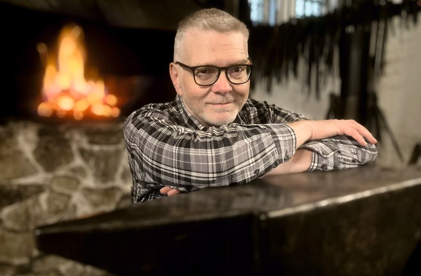 Zwischen Schmiedefeuer und neuen Kriminalfällen: Ralf Lano, Autor der historischen Eifelkrimi-Reihe.