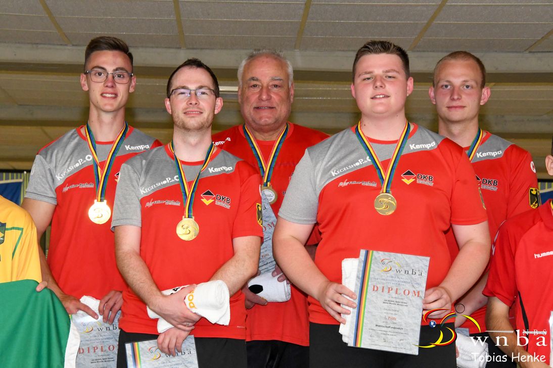 Ohne Fleiß keinen Preis: Der amtierende Deutsche Meister und Rekordhalter (951 Holz bei 120 Würfen / U24) hat Talent geerbt, aber arbeitet hart für den Erfolg. 
 Fotos: privat