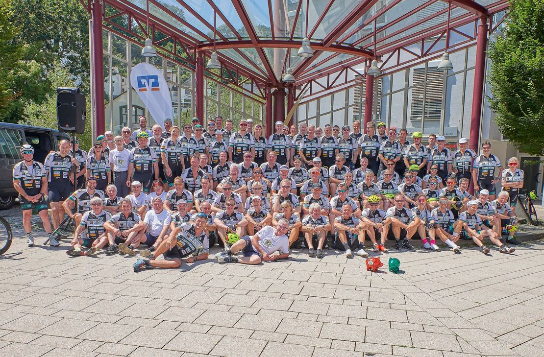 Sander engagierte sich auch in diesem Jahr für krebskranke und hilfsbedürftige Kinder und war bei der Vor-Tour dabei.