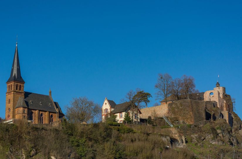 Der Zugang über die evangelische Kirche und zum unteren Burgvorhof bleibt während der gesamten Bauarbeiten aus Sicherheitsgründen gesperrt.