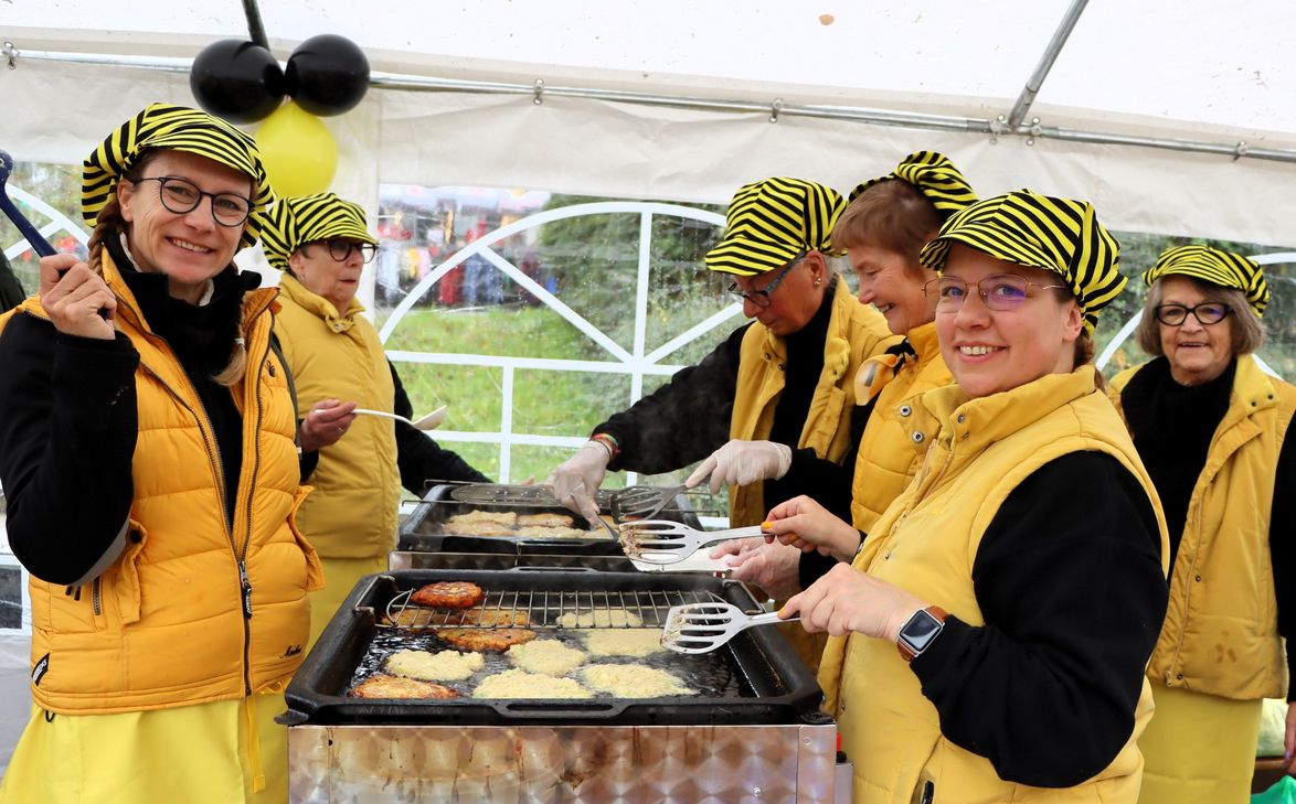 Bei den Möhnen in Gerolstein gab es am Elften im Elften viele frische und leckere Reibekuchen.