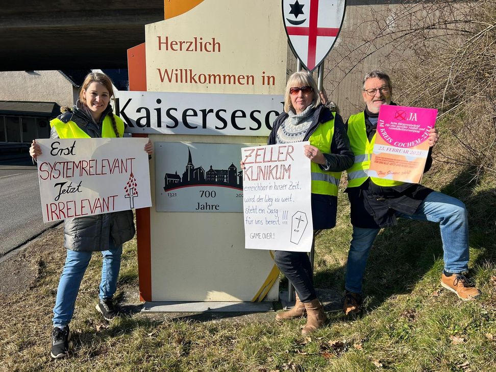 Im gesamten Kreis Cochem-Zell, wie hier in Kaisersesch, wird weiterhin um den Erhalt des Zeller Krankenhauses gekämpft.