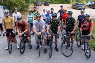 Gemeinsam für den guten Zweck: 21 Radfahrerinnen und Radfahrer beteiligten sich an der zweiten Benefiz-Radaktion von Haus Sonne und dem SV 47 Mutscheid.
