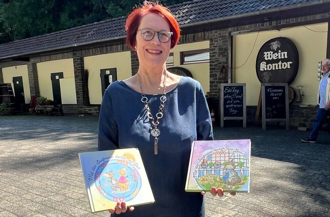 Kinderbuchautorin Ruth Breuer entführt mit Emils Abenteuern auf die Spuren des Senfs - diesmal geht es auf Zeitreise.