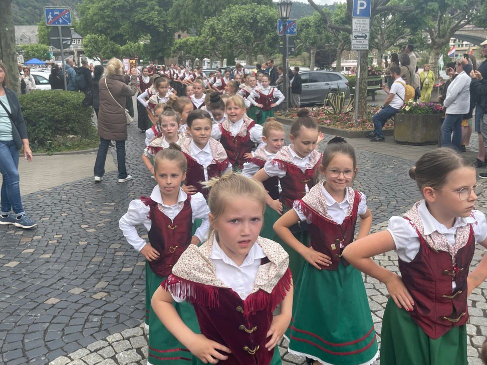 Zahlreiche Ehrengäste und Weinmajestäten kamen am Abend zur Eröffnung der Mosel-Wein-Woche in Cochem.