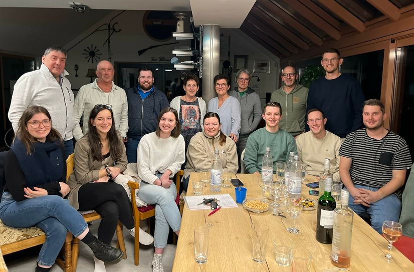 Eine bunte Gruppe aus Verwandten, Reisefreudigen und Kulturinteressierten begleitet Elke und Martin Krings nach Tansania. Auf der zehntägigen Reise wandelt man auf den Spuren des Wirkens von Bruder Theo Call.