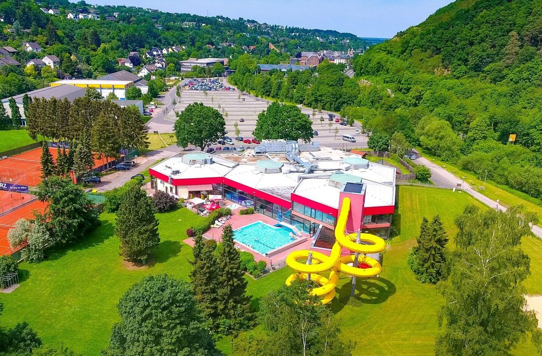 In der Nacht von Sonntag auf Montag war in das Eifelbad eingebrochen worden.