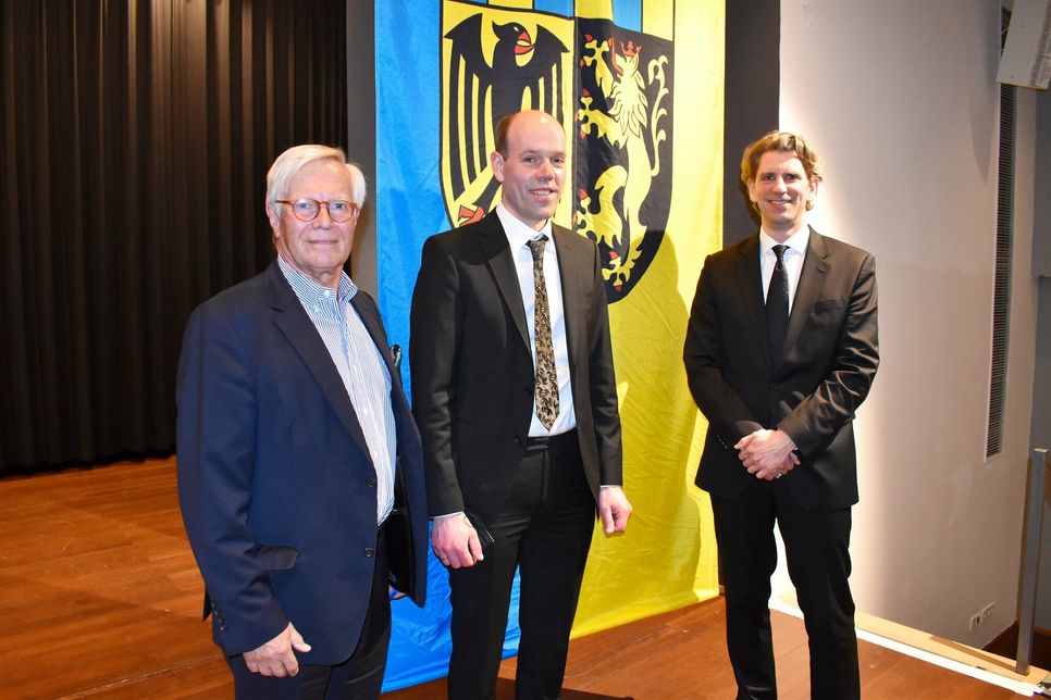 Der neue Landrat Volker Boch (Mitte) mit seinen Vorgängern Bertram Fleck (links) und Marlon Bröhr.