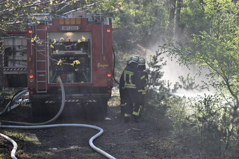 Über enge und verzweigte Waldwege musste ein Pendelverkehr zur Wasserversorgung geführt werden. Foto: Christian Blumenthal/Feuerwehr Heimbach