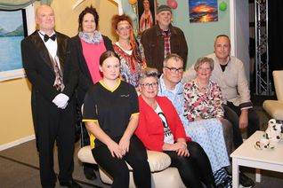 Vordere Reihe, v.l.n.r.: Desire Bauer, Monika Baldus, Jürgen Schu, Karin Schellen, Dietmar Adam. Hintere Reihe: Thomas Felten, Ramona Wolf, Daniela Weinacht-Bauer und Gerold Philippi.