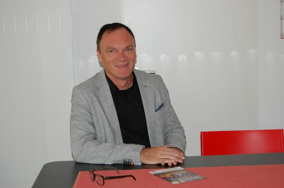 Ohne Maske und Kostüm: der Sänger privat.    Foto: Sarah Stieren