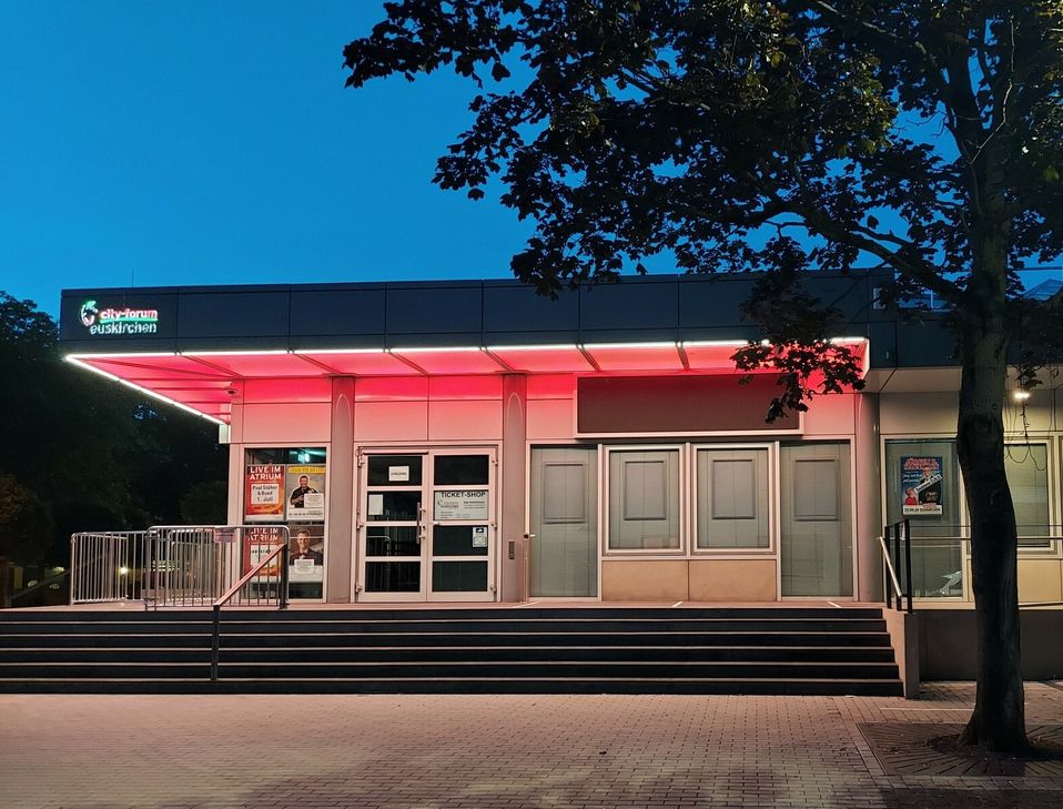 In Euskirchen wurde das Cityforum illuminiert. Foto: Silke Winter/Kreisstadt Euskirchen