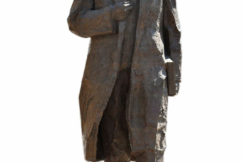 Mai: Karl Marx' 200. Geburtstag: die Statue des Philosophen auf dem Simeonstiftplatz, Geschenk der Volksrepublik China, wird enthüllt, gleichzeitig eröffnet die Landesausstellung.