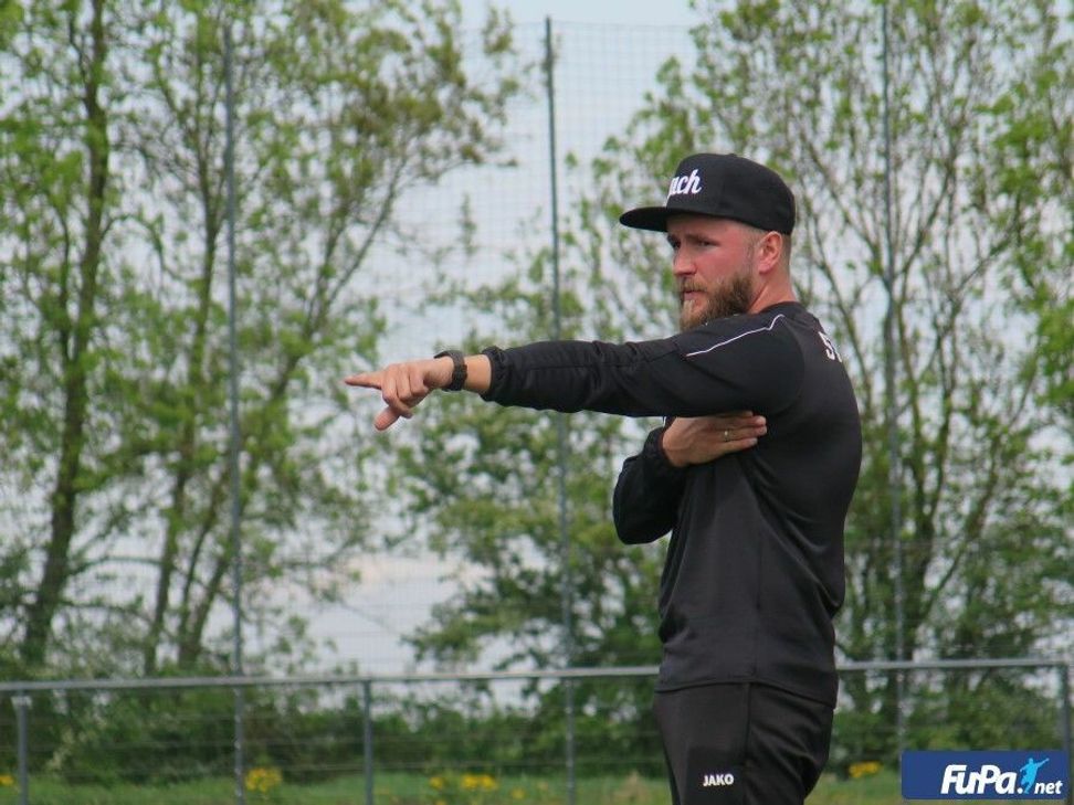Kreuzbandrisse zwangen Kevin Breuer früh an den Rand des Fußballplatzes. Doch mit der A-Lizenz in der Tasche geht der 27-jährige Straucher jetzt als Trainer seinen Weg. Foto: Fupa