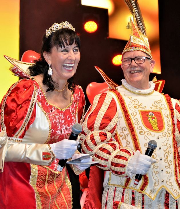 Starten mit Volldampf in die tollen Tage: Das Trierer Stadtprinzenpaar Prinzessin Marie-Claire I. und Prinz Pierrot I. Foto Finkenberg