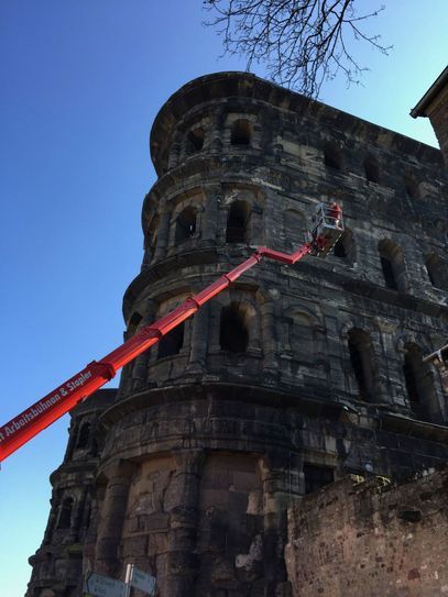 Begutachtung der Wesfassade im vergangenen Herbst. Foto: LBB