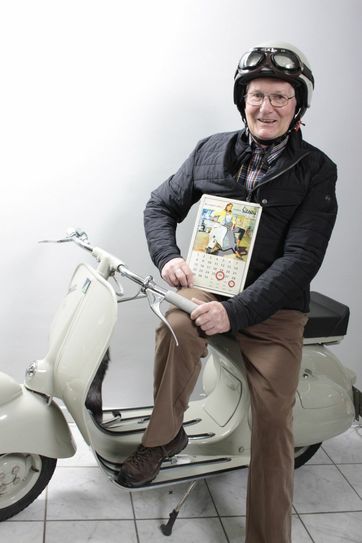 Ein tolles Gefühl für Nostalgiker: Manfred Brandenburg auf der Vespa 98 aus dem Jahre 1955. Wie der Vorsitzende des Vespa Club Monschau kann sich jeder im Hör- und Sehzentrum Kaulard ablichten lassen.