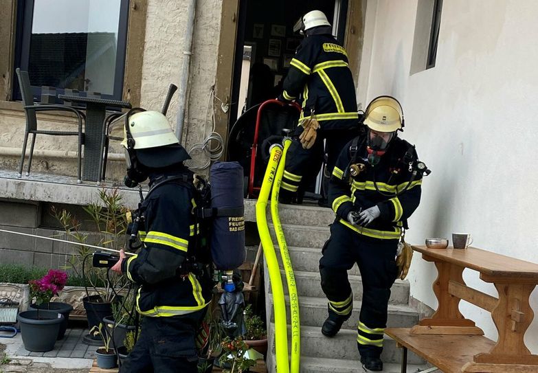 Erst nach rund drei Stunden war das Gasleck in dem Mehrfamilienhaus in der Rüdesheimer Straße gestopft.